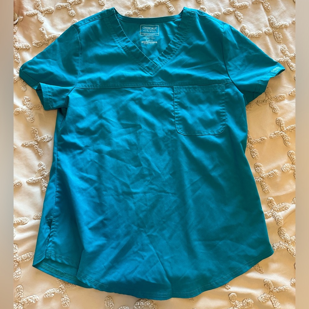 Authentic cherokee workwear teal blue scrubs top in size small